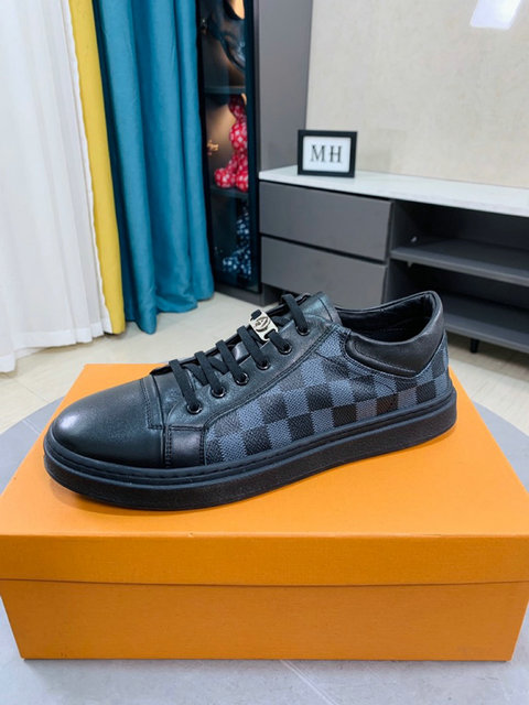 men LV shoes-311